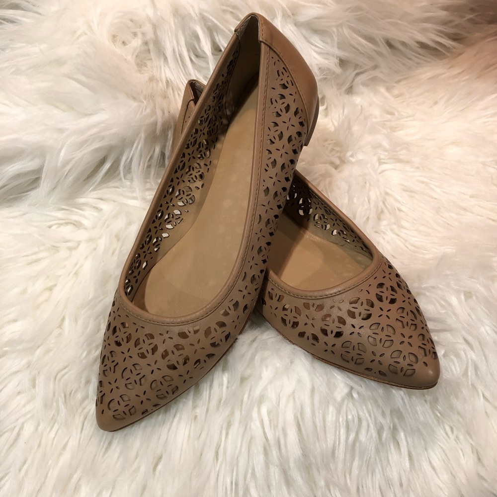 Ann Taylor Nude Lana Cut Out Leather Flats